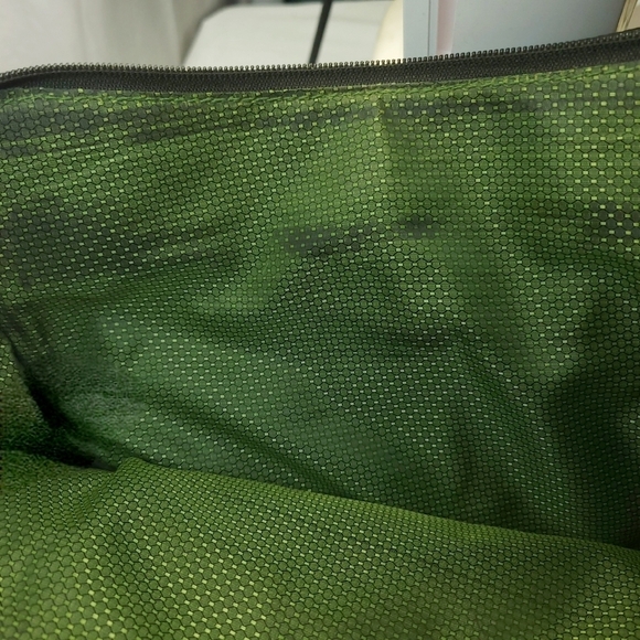 MC Marc Chantel Leather Heart Embossed Shoulder Bag - Picture 7 of 7